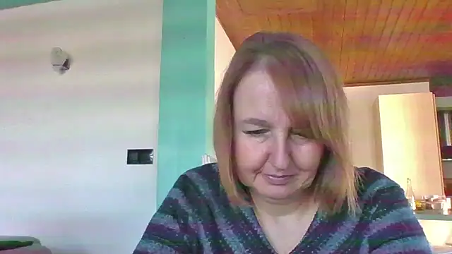 Snapshot of Sandcoq chatting on November 5, 2025, 10:04 am Sandcoq online show from November 5, 2025, 10:04 am