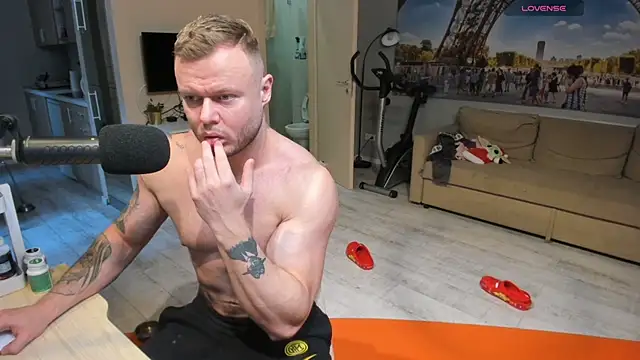 Snapshot of kingjamesuk chatting on January 15, 2026, 1:05 pm kingjamesuk online show from January 15, 2026, 1:05 pm