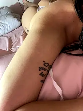 Snapshot of Vicvic69dp chatting on November 16, 2025, 10:26 pm Vicvic69dp online show from November 16, 2025, 10:26 pm