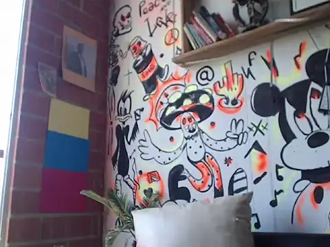 roystonee01 online show from September 22, 2025, 5:37 pm