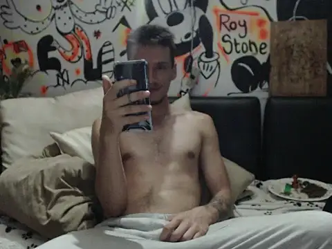 roystonee01 online show from September 27, 2025, 2:27 am