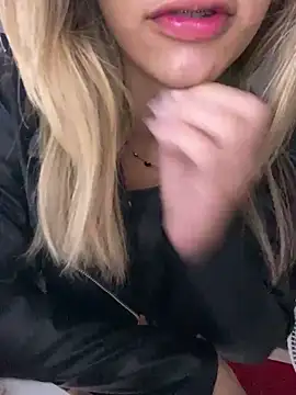 Snapshot of Carolinen chatting on January 29, 2025, 3:44 am Carolinen online show from January 29, 2025, 3:44 am