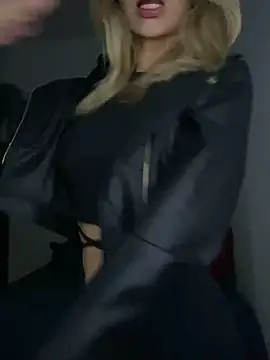 Snapshot of Carolinen chatting on February 8, 2025, 4:25 am Carolinen online show from February 8, 2025, 4:25 am