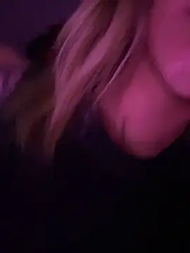 Snapshot of Carolinen chatting on February 11, 2025, 8:10 pm Carolinen online show from February 11, 2025, 8:10 pm