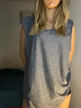 Snapshot of Carolinen chatting on January 15, 2026, 5:27 pm Carolinen online show from January 15, 2026, 5:27 pm