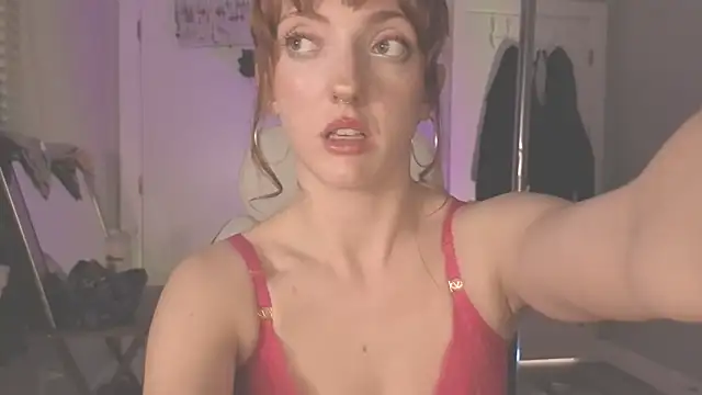 Snapshot of foxxyyyred chatting on March 23, 2026, 5:00 am foxxyyyred online show from March 23, 2026, 5:00 am