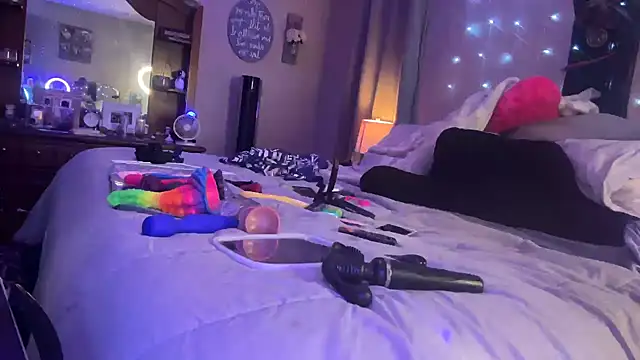 Snapshot of Dani_Dragon69 chatting on December 6, 2024, 1:51 am Dani Dragon69 online show from December 6, 2024, 1:51 am