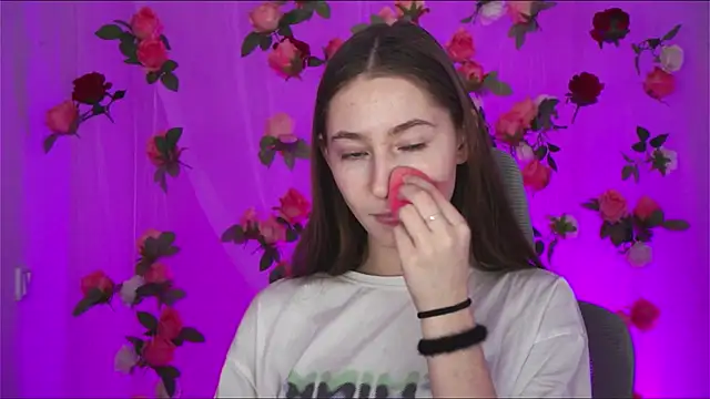 fuunnybunny online show from December 18, 2024, 10:19 am