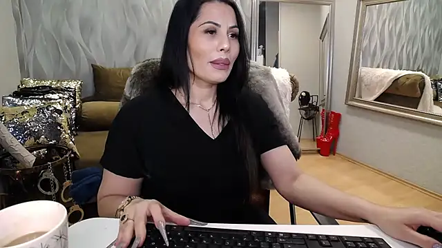 Sara Poison online show from April 14, 2026, 2:28 am