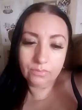 Snapshot of Veronica-Celie chatting on December 18, 2025, 10:21 am Veronica-Celie online show from December 18, 2025, 10:21 am