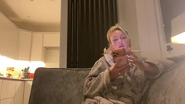 Snapshot of Leylah_Linda chatting on February 27, 2026, 9:15 pm Leylah Linda online show from February 27, 2026, 9:15 pm