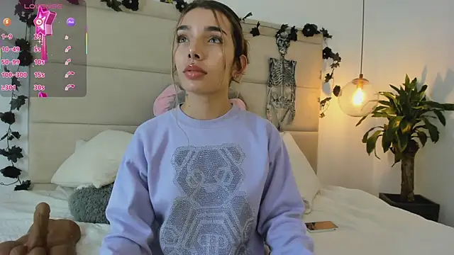 Mollymoon1 online show from October 28, 2025, 7:38 pm