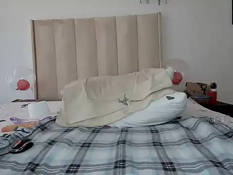 Pearl 00 online show from February 25, 2025, 10:04 am