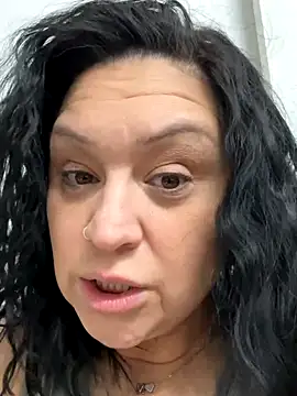 AlyssiaAmoreXO online show from December 2, 2025, 2:01 pm