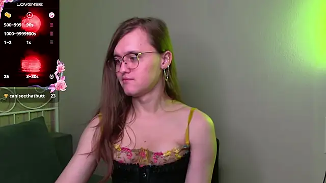 YukoFanee online show from November 27, 2025, 3:47 pm