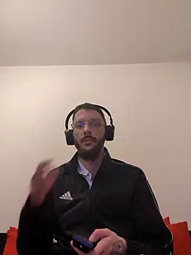 Snapshot of casualtimepassenger chatting on January 3, 2025, 6:35 pm casualtimepassenger online show from January 3, 2025, 6:35 pm