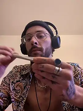 Snapshot of casualtimepassenger chatting on February 20, 2025, 12:47 pm casualtimepassenger online show from February 20, 2025, 12:47 pm