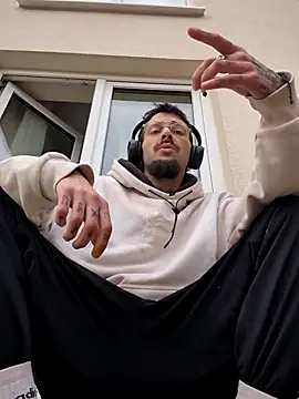 Snapshot of casualtimepassenger chatting on February 24, 2025, 11:21 am casualtimepassenger online show from February 24, 2025, 11:21 am