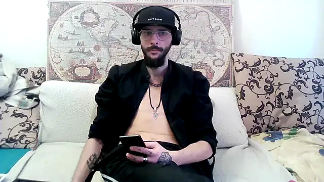 Snapshot of casualtimepassenger chatting on March 22, 2025, 10:06 am casualtimepassenger online show from March 22, 2025, 10:06 am