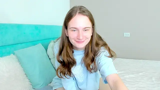 L1ittle kitty  online show from September 28, 2025, 5:35 am