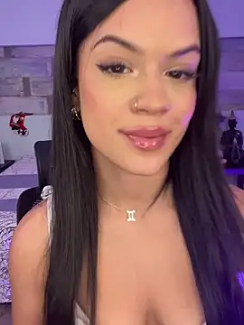 Snapshot of Alisha-Bond chatting on December 3, 2024, 2:25 am Alisha-Bond online show from December 3, 2024, 2:25 am