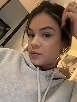 Snapshot of Alisha-Bond chatting on February 7, 2025, 11:03 pm Alisha-Bond online show from February 7, 2025, 11:03 pm