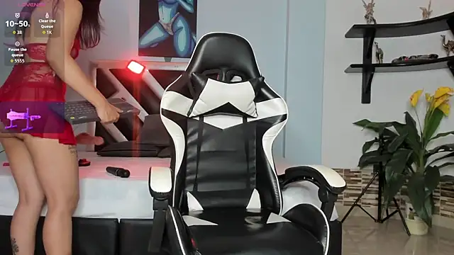 valeria hurtado online show from April 6, 2026, 11:11 am