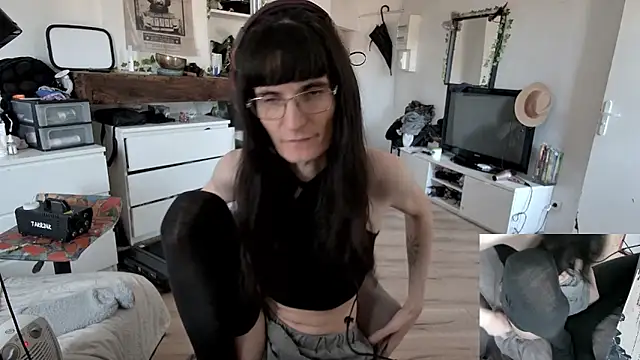 CeriseLapine online show from December 18, 2025, 9:48 am