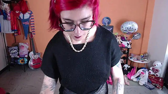 Snapshot of MissMiia2 chatting on February 5, 2025, 1:33 pm MissMiia2 online show from February 5, 2025, 1:33 pm
