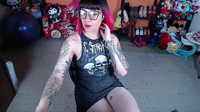 MissMiia2 online show from November 10, 2025, 1:32 pm