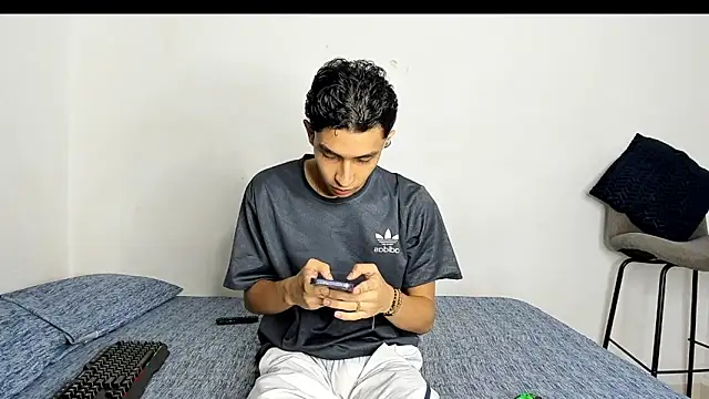 Snapshot of evanscollins chatting on February 6, 2026, 11:41 pm evanscollins online show from February 6, 2026, 11:41 pm