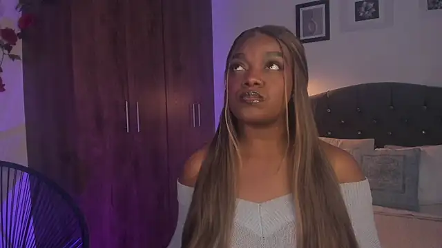 Im Maria online show from March 11, 2025, 9:59 pm