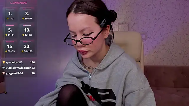 Snapshot of Anikka_Liam chatting on February 12, 2025, 1:52 am Anikka Liam online show from February 12, 2025, 1:52 am