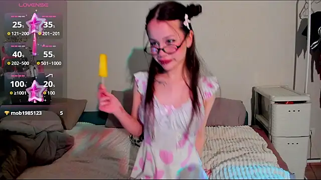 Snapshot of Anikka_Liam chatting on October 4, 2025, 12:19 am Anikka Liam online show from October 4, 2025, 12:19 am