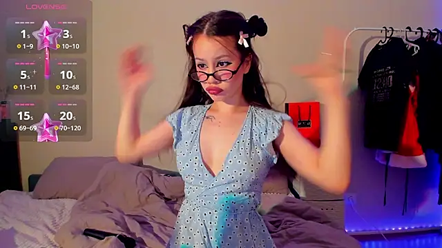 Snapshot of Anikka_Liam chatting on October 10, 2025, 11:15 pm Anikka Liam online show from October 10, 2025, 11:15 pm