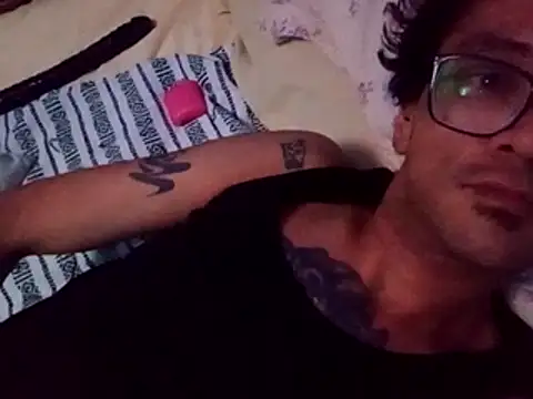 Snapshot of ohyoguirivay chatting on January 15, 2026, 11:26 am ohyoguirivay online show from January 15, 2026, 11:26 am