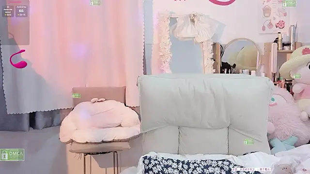 Snapshot of Carly_1 chatting on October 15, 2025, 5:35 pm Carly 1 online show from October 15, 2025, 5:35 pm