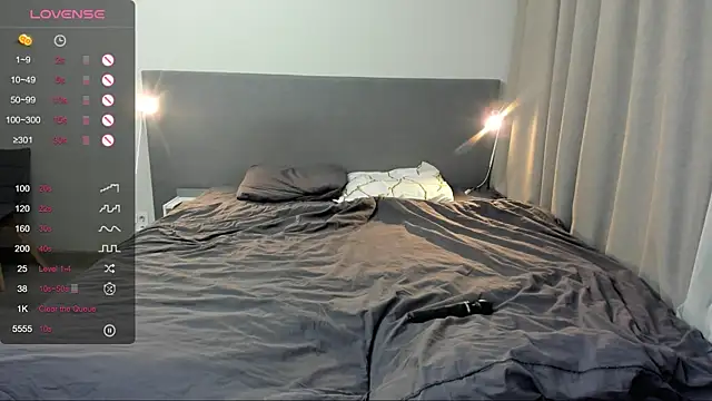 jesssicamooon online show from December 4, 2025, 7:33 pm