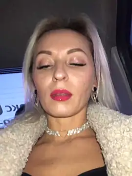 Snapshot of Diamond_Bunny_ chatting on December 13, 2024, 1:22 pm Diamond Bunny  online show from December 13, 2024, 1:22 pm