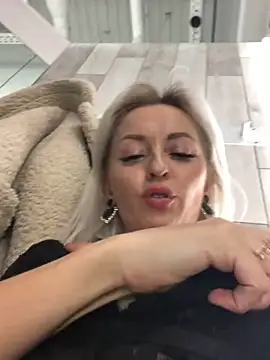 Snapshot of Diamond_Bunny_ chatting on December 16, 2024, 4:16 pm Diamond Bunny  online show from December 16, 2024, 4:16 pm