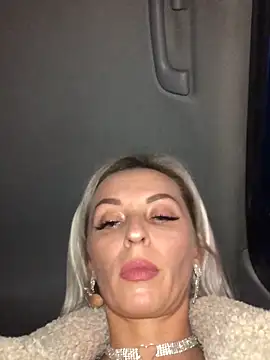 Snapshot of Diamond_Bunny_ chatting on December 19, 2024, 4:35 pm Diamond Bunny  online show from December 19, 2024, 4:35 pm