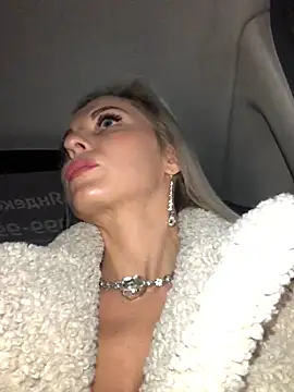 Snapshot of Diamond_Bunny_ chatting on December 20, 2024, 2:38 pm Diamond Bunny  online show from December 20, 2024, 2:38 pm