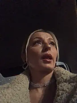 Snapshot of Diamond_Bunny_ chatting on December 21, 2024, 3:20 pm Diamond Bunny  online show from December 21, 2024, 3:20 pm