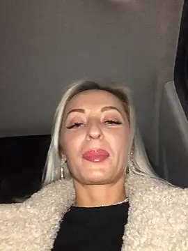 Snapshot of Diamond_Bunny_ chatting on December 23, 2024, 2:07 pm Diamond Bunny  online show from December 23, 2024, 2:07 pm