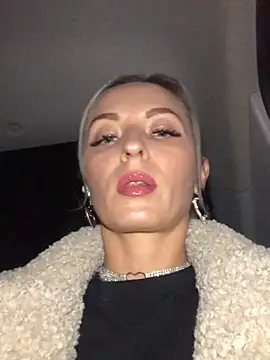 Snapshot of Diamond_Bunny_ chatting on December 24, 2024, 3:16 pm Diamond Bunny  online show from December 24, 2024, 3:16 pm