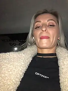 Snapshot of Diamond_Bunny_ chatting on December 25, 2024, 4:00 pm Diamond Bunny  online show from December 25, 2024, 4:00 pm