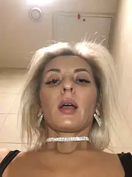 Snapshot of Diamond_Bunny_ chatting on December 28, 2024, 3:37 pm Diamond Bunny  online show from December 28, 2024, 3:37 pm