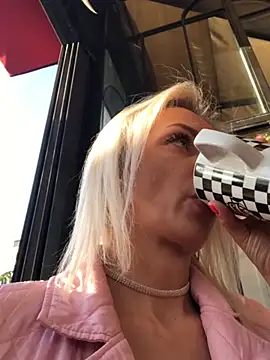 Snapshot of Diamond_Bunny_ chatting on January 27, 2025, 1:41 pm Diamond Bunny  online show from January 27, 2025, 1:41 pm