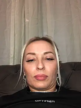 Snapshot of Diamond_Bunny_ chatting on February 2, 2025, 5:04 pm Diamond Bunny  online show from February 2, 2025, 5:04 pm