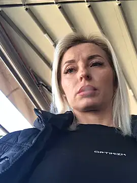 Snapshot of Diamond_Bunny_ chatting on February 7, 2025, 9:47 am Diamond Bunny  online show from February 7, 2025, 9:47 am